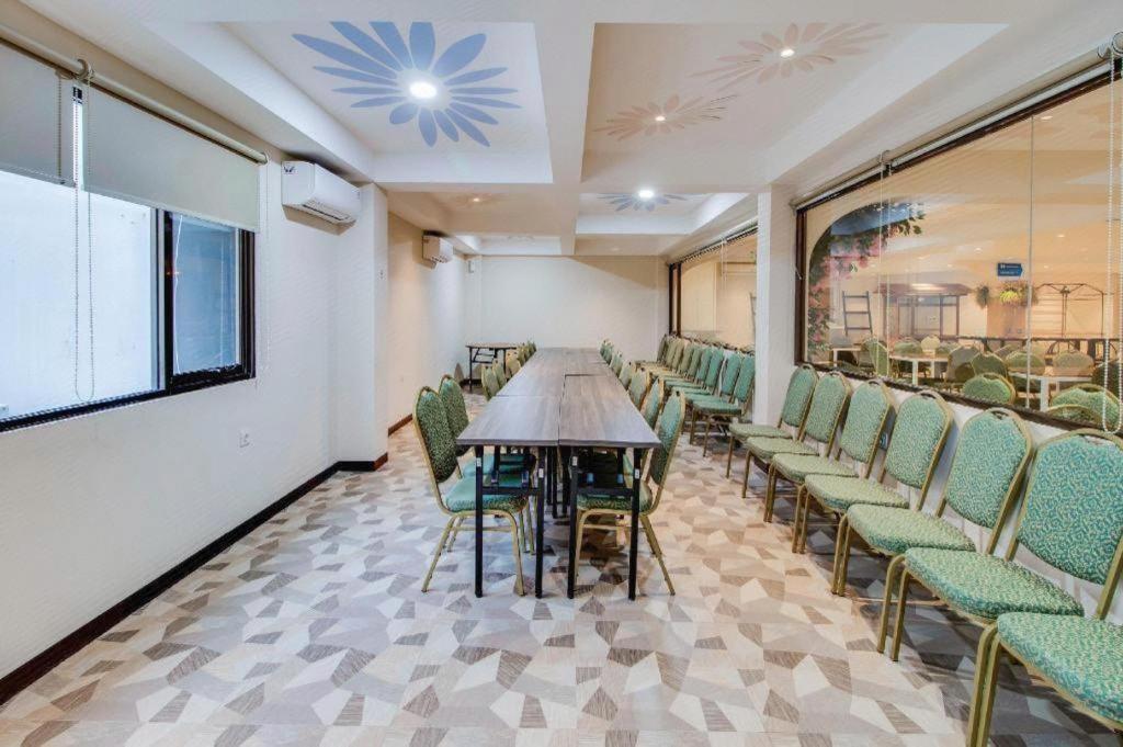 Oyo 1805 Fatmawati Mansion Syariah Hotell Jakarta Exteriör bild